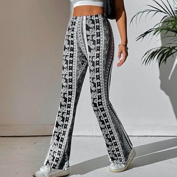 Shein- printed flared leggings - Picture 2 of 3